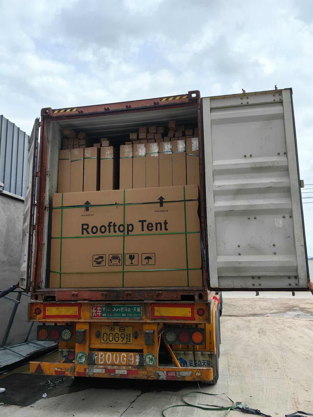 Latest company case about BIENTE Successfully Delivers Custom Roof Tent Order for Australian Client In Time Through Our Team Effort