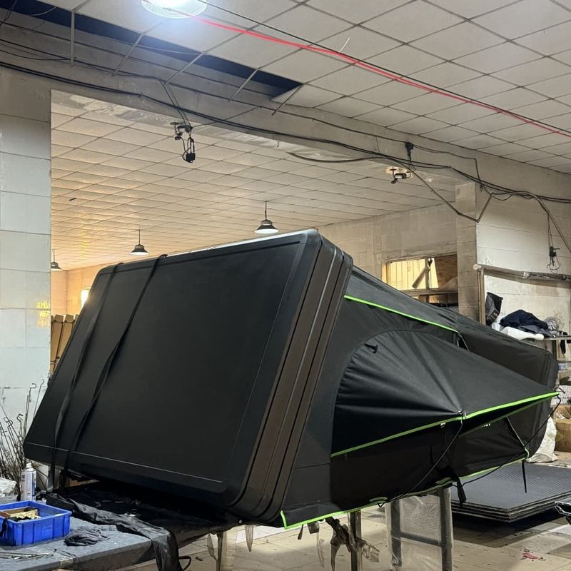 Waterproof Aluminum Clamshell Roof Top Tent With Quick Automatic Opening